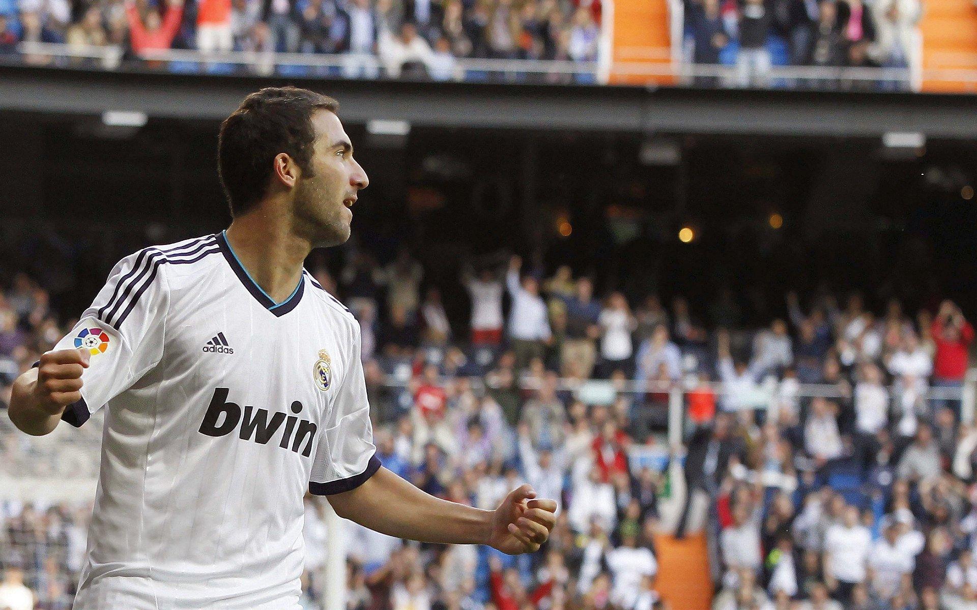 洛杉矶体坛价值博弈，科比合约争议登顶世纪最差，小贝与禅师荣膺超值典范